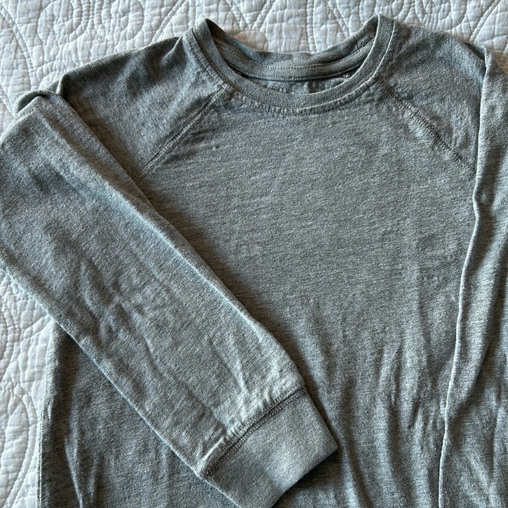 ❤️Primary long sleeve top size 8-9 gray - like new !